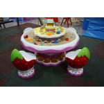 TAVOLO FRAGOLA CON 4 SEDIE DIM CM. 129 X 129 X 100 (H) INCLUSI KG.40 SABBIA CINETICA