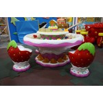 TAVOLO FRAGOLA CON 4 SEDIE DIM CM. 129 X 129 X 100 (H) INCLUSI KG.40 SABBIA CINETICA
